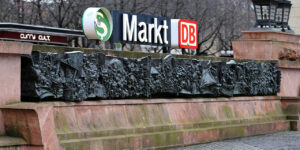 Foto: Leipzig - Gedenkrelief zur Würdigung historischer Ereignisse auf dem Markt