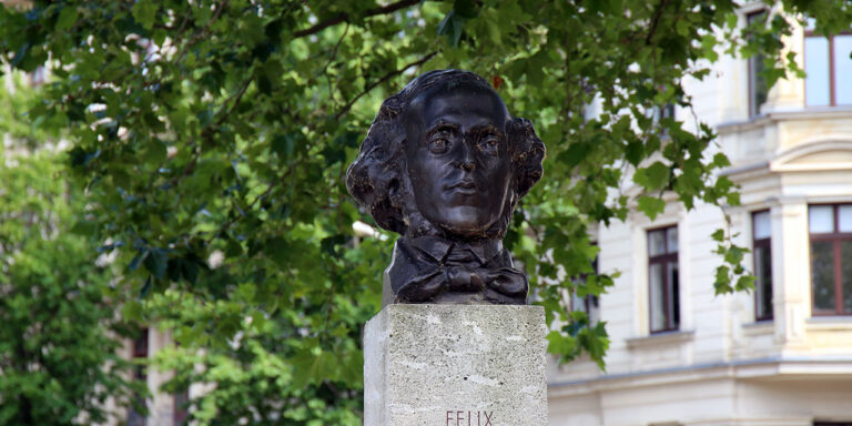 Foto: Leipzig - Mendelssohn Büste auf einer Stele