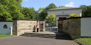 Foto: Leipzig – Neuer Israelitischer Friedhof – Trauerhalle – Beitragsbild