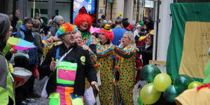 Foto: Leipzig – Rosensonntagsumzug – Petersstraße – Beitragsbild