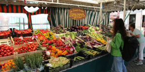 Foto: Leipzig – Wochenmarkt in der Innenstadt