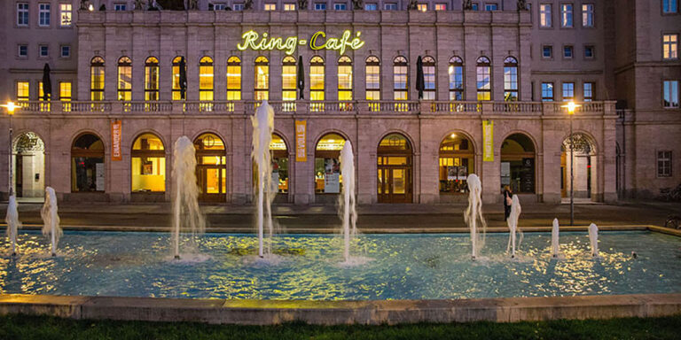 Foto: Leipzig – Brunnen vor dem Ring Café