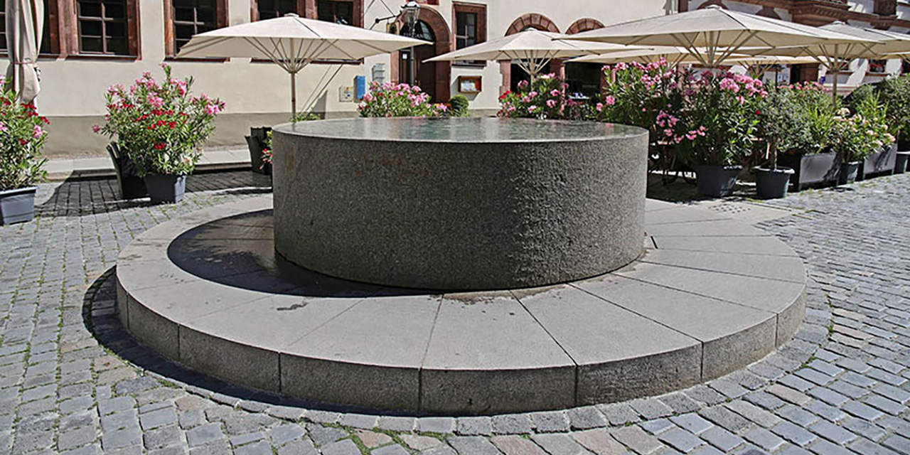Foto: Leipzig – Brunnen im Nikolaikirchhof