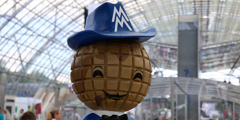 Foto: Leipzig – Messemännchen – am Eingang der Leipziger Messe